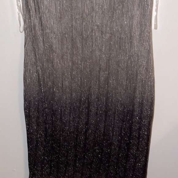 MICHAEL TYLER SLEEVELESS SHINY DRESS - Picture 6 of 6